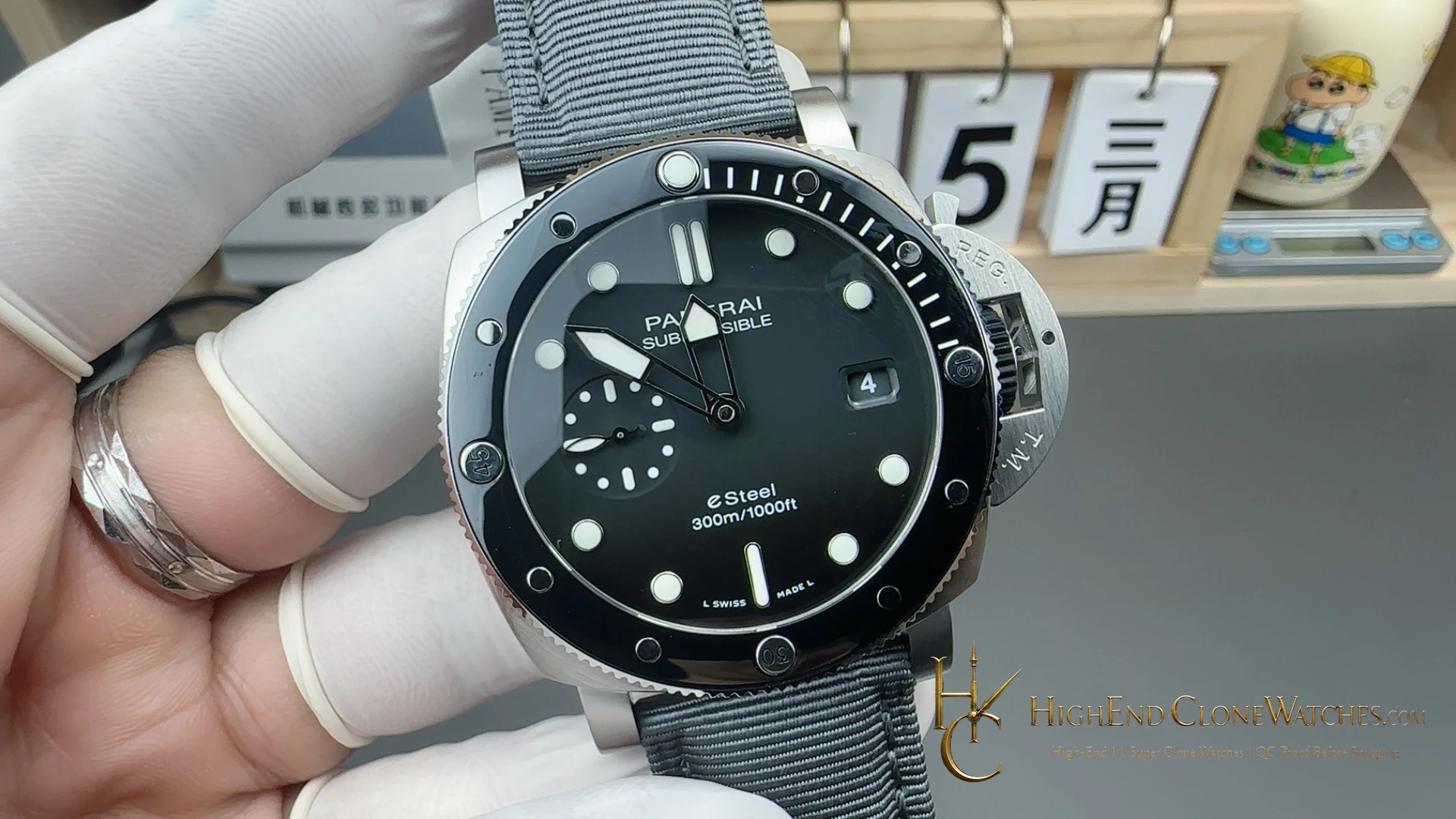 Panerai Submersible QuarantaQuattro Grigio Roccia PAM01288 product view super clone watch - product view 2