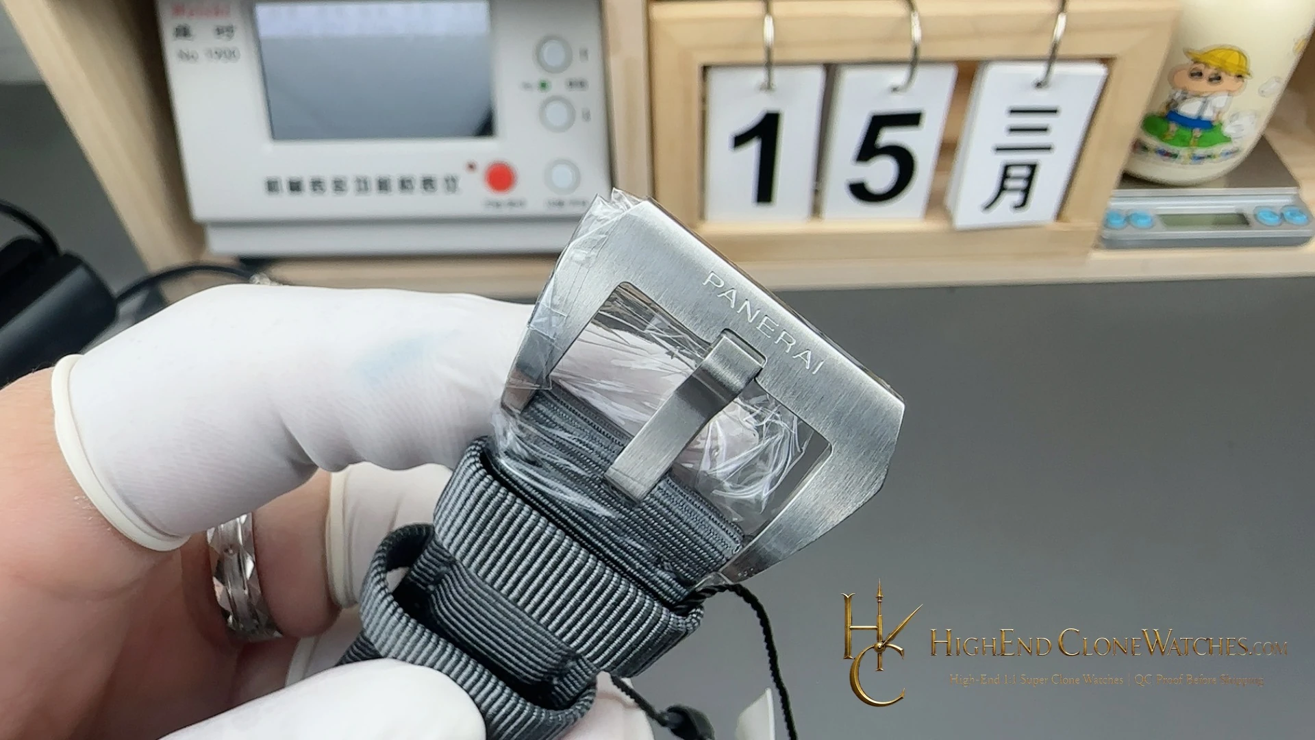 Panerai Submersible QuarantaQuattro Grigio Roccia PAM01288 product view super clone watch - product view 4