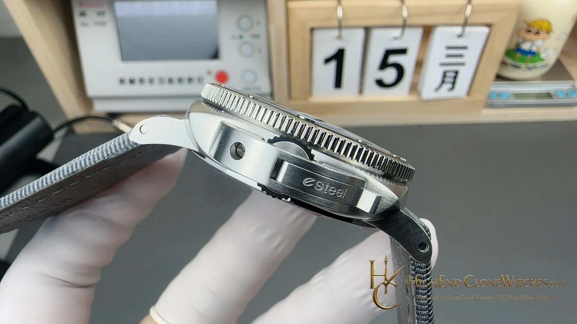 Panerai Submersible QuarantaQuattro Grigio Roccia PAM01288 product view super clone watch - product view 5