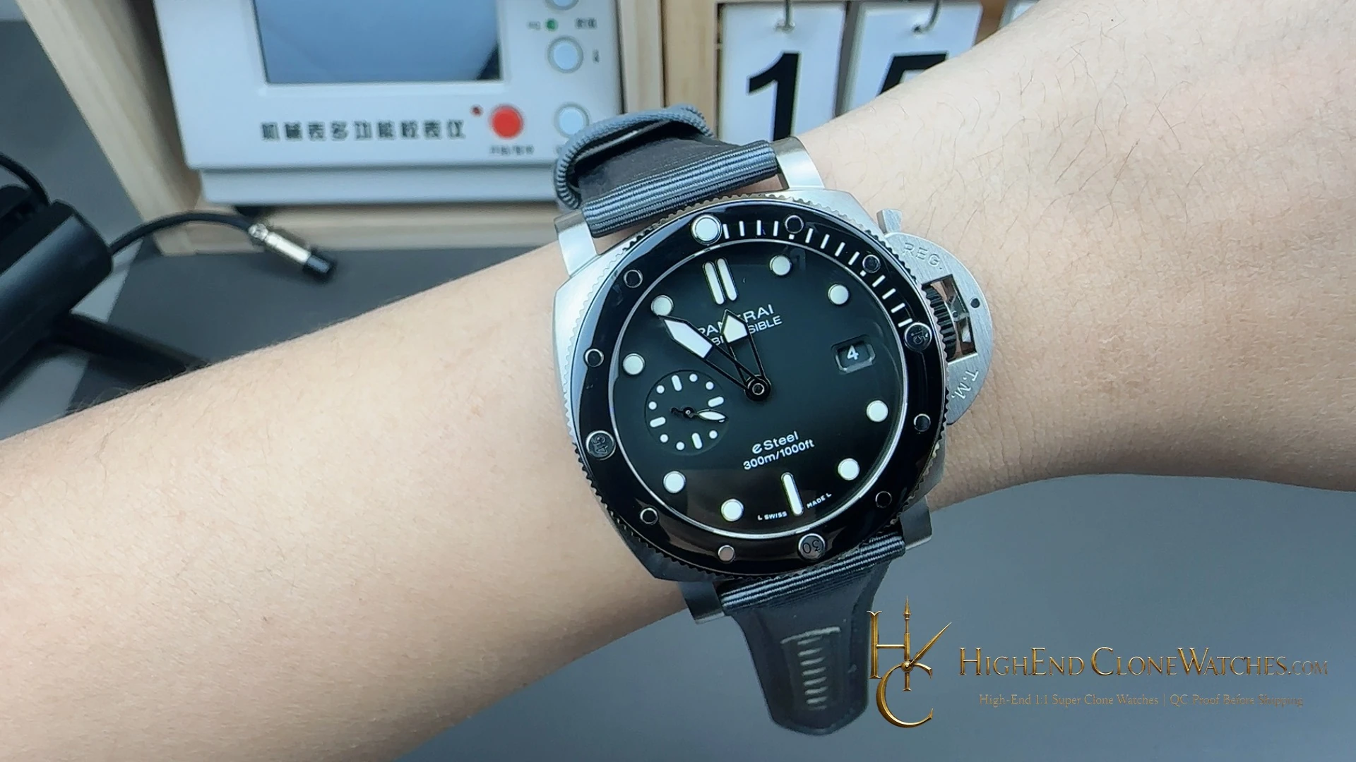 Panerai Submersible QuarantaQuattro Grigio Roccia PAM01288 product view super clone watch - product view 6