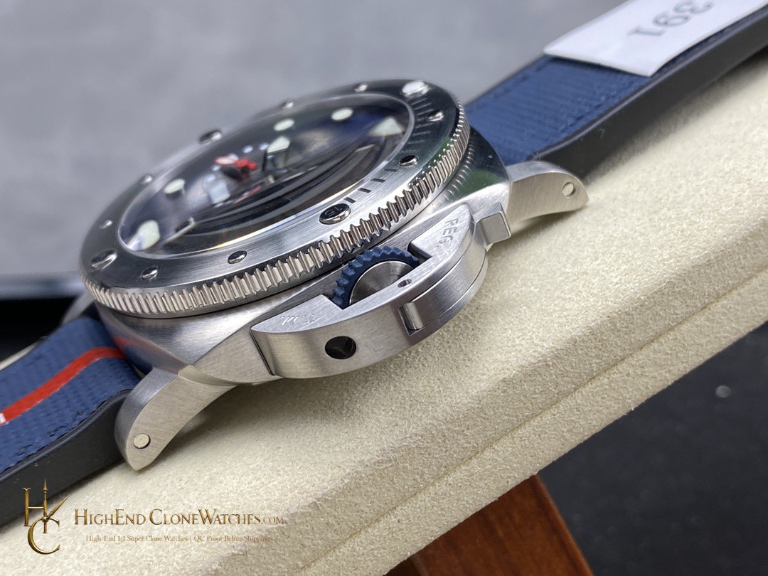 Panerai Submersible QuarantaQuattro Luna Rossa PAM01391 44mm product view super clone watch
