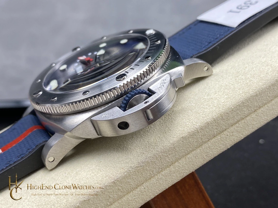 Panerai Submersible QuarantaQuattro Luna Rossa PAM01391 44mm product view super clone watch - product view 6