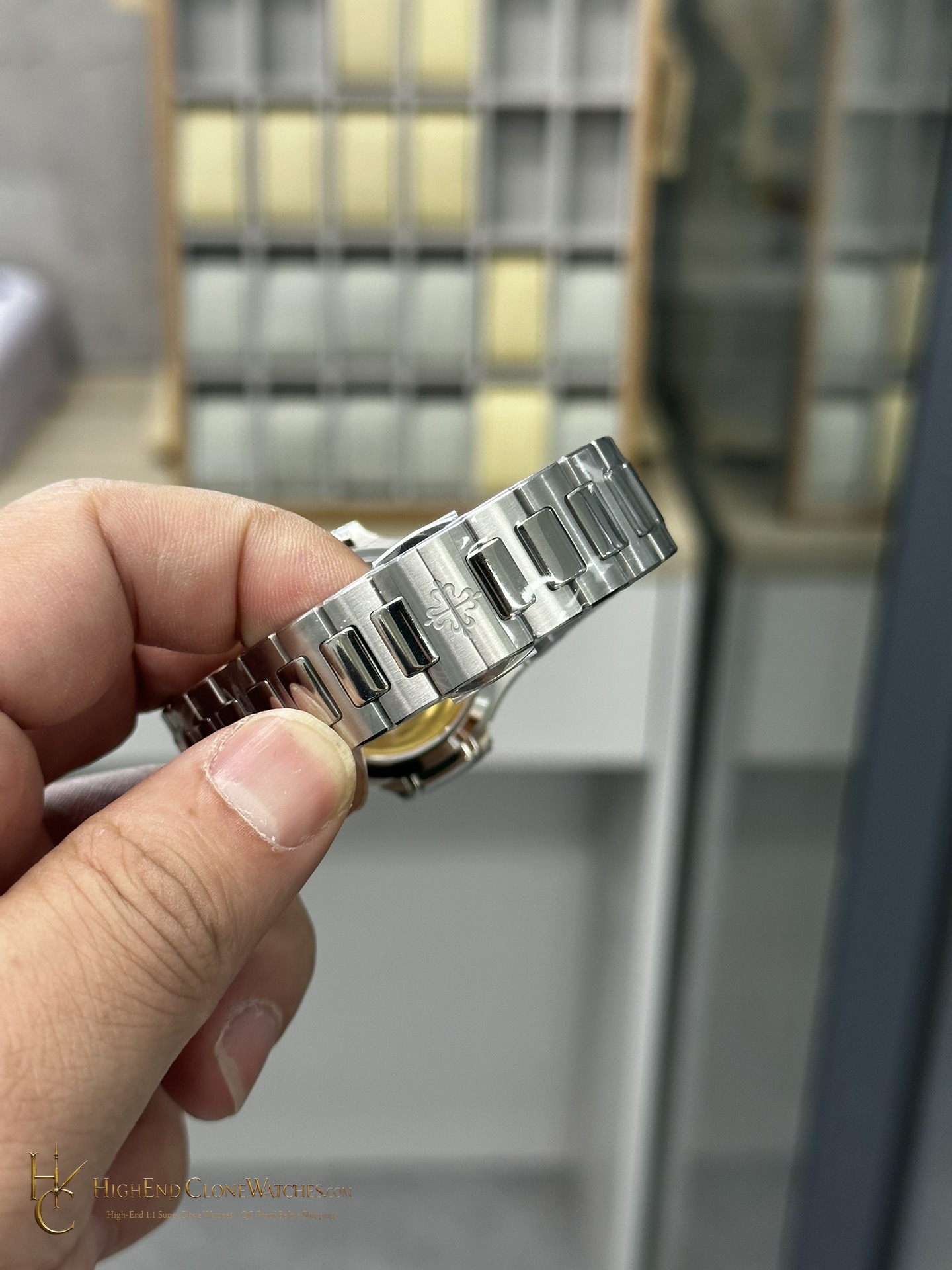 Patek Philippe Nautilus Blue Dial 7118/1A 35.2mm product view super clone watch