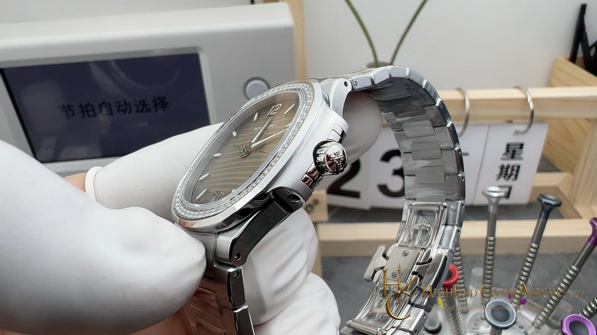 Patek Philippe Nautilus 7118 crown and integrated bracelet profile super clone watch