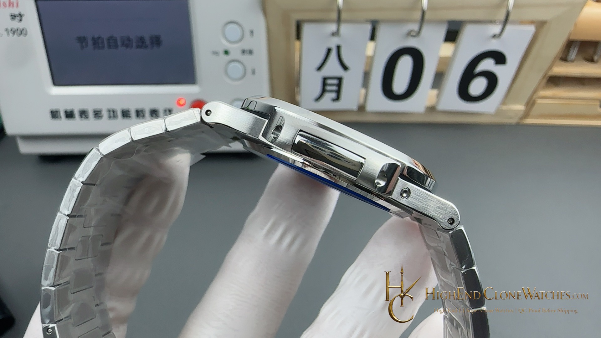 Patek Philippe Nautilus Moon Phase 5712 Blue Dial New Clasp product view super clone watch