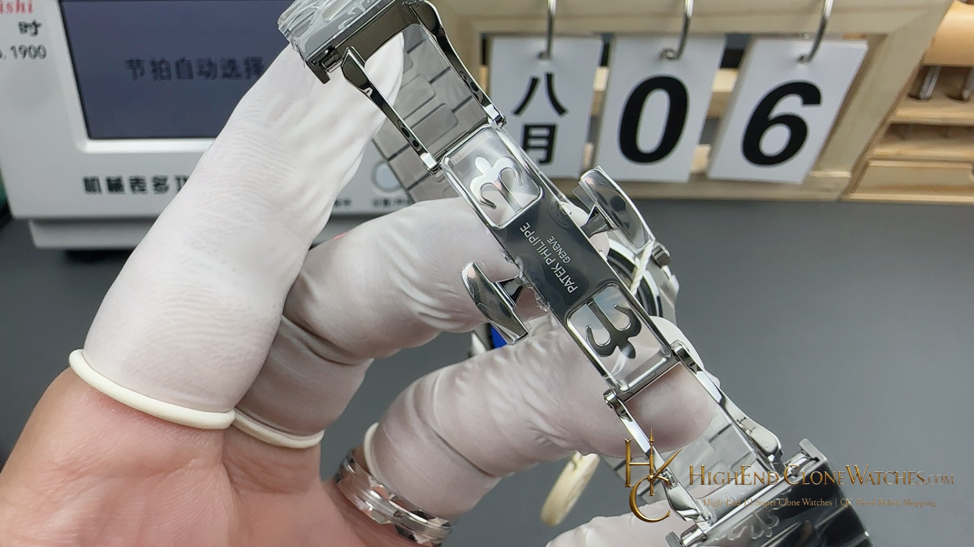 Patek Philippe Nautilus Moon Phase 5712 Blue Dial New Clasp product view super clone watch