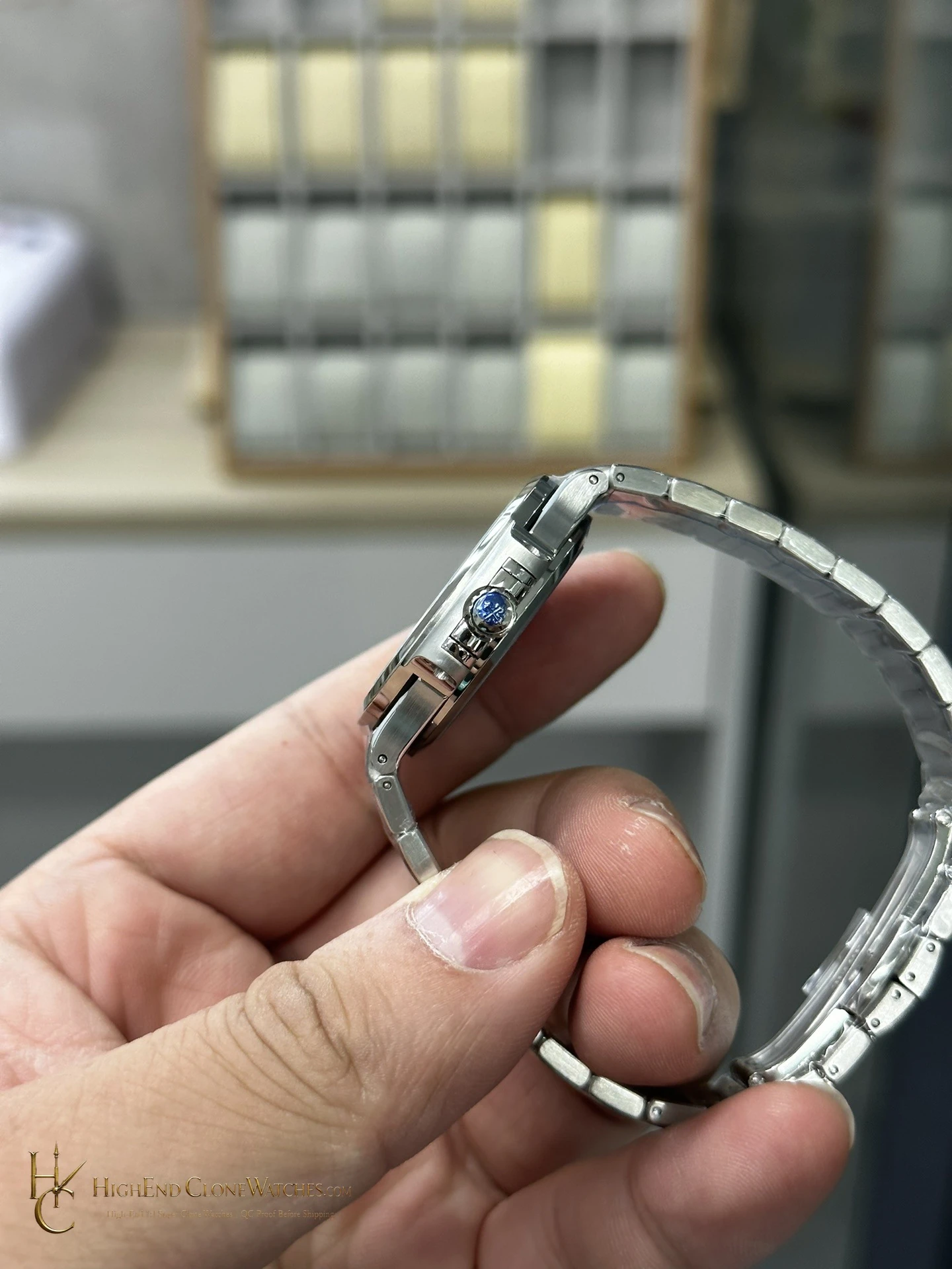 Patek Philippe Nautilus White Dial 7118/1A-010 35.2mm product view super clone watch - product view 4