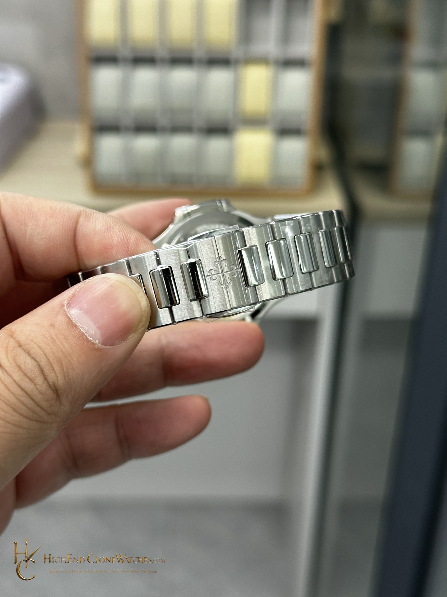 Patek Philippe Nautilus White Dial 7118/1A-010 35.2mm product view super clone watch