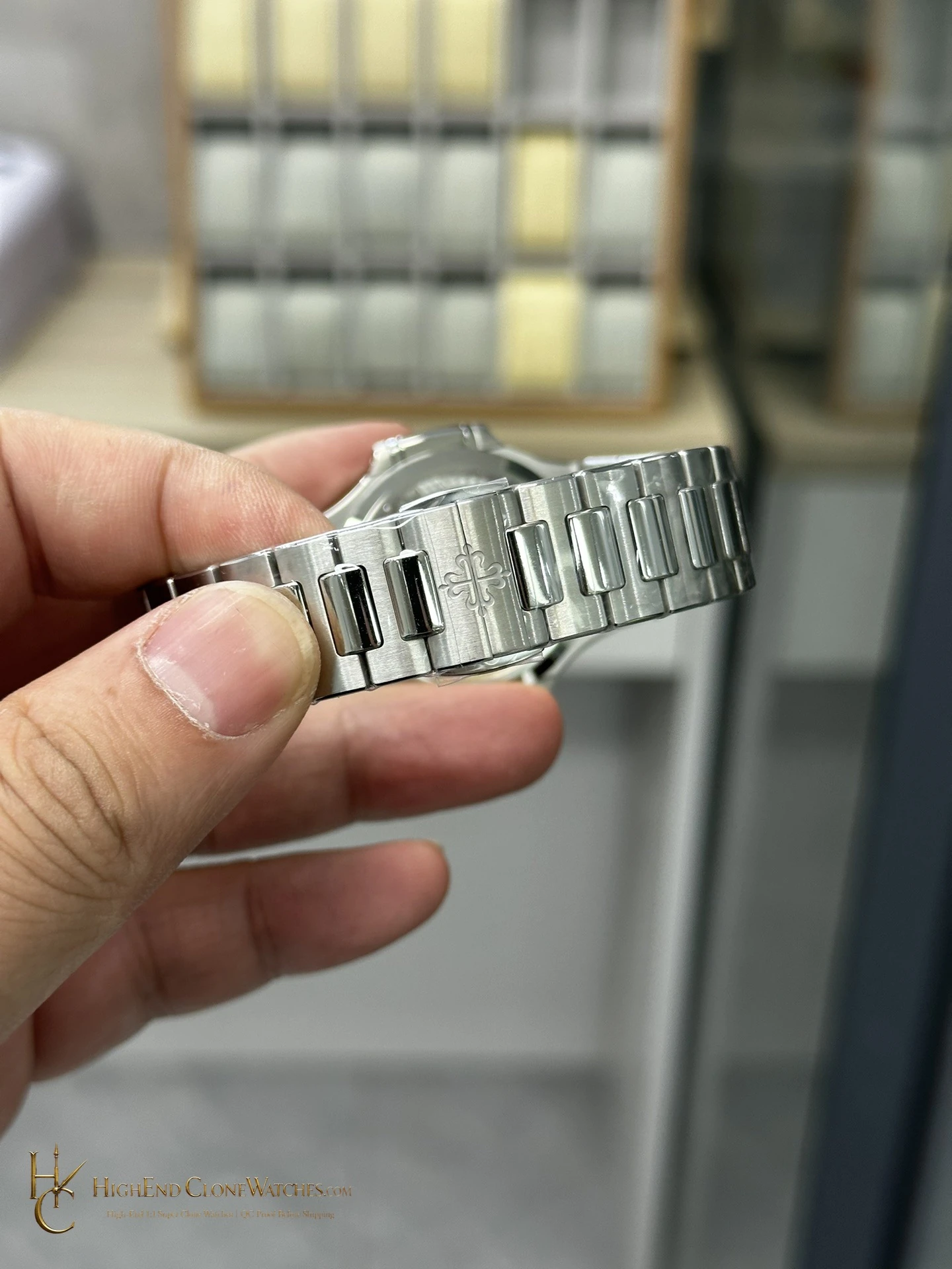 Patek Philippe Nautilus White Dial 7118/1A-010 35.2mm product view super clone watch - product view 6