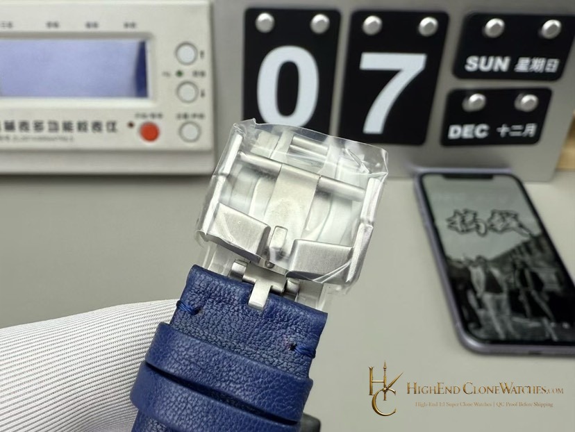 Roger Dubuis Excalibur RDDBEX0838 crown and case detail super clone watch