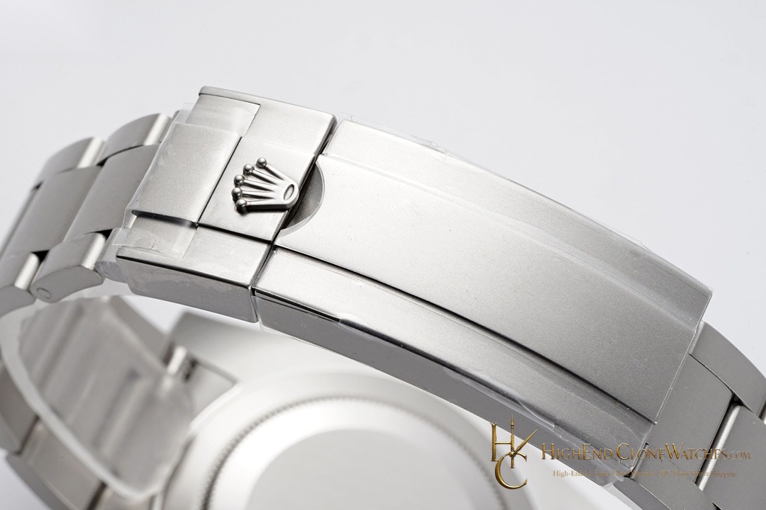 Rolex DiW Submariner crown and case detail super clone watch