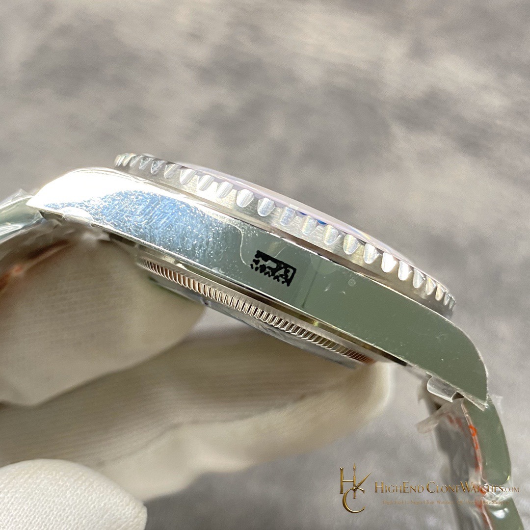 Rolex DiW Submariner crown and case detail super clone watch