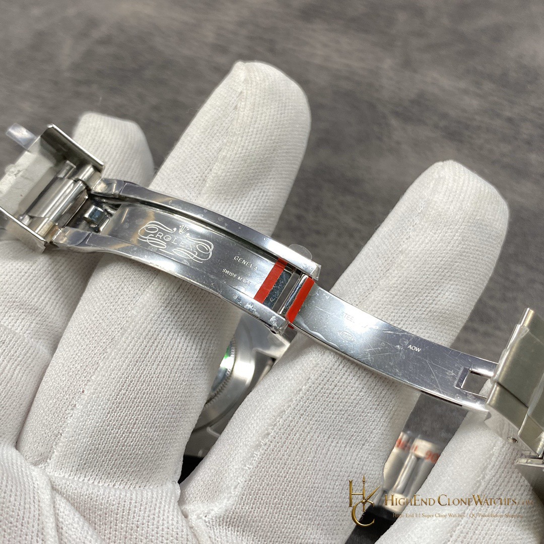 Rolex DiW Submariner buckle or clasp detail super clone watch