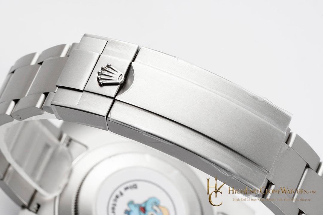 Rolex DiW Submariner crown and case detail super clone watch