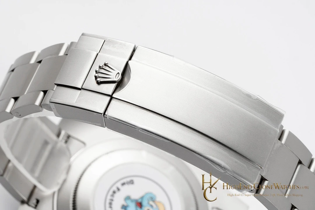 Rolex DiW Submariner crown and case detail super clone watch