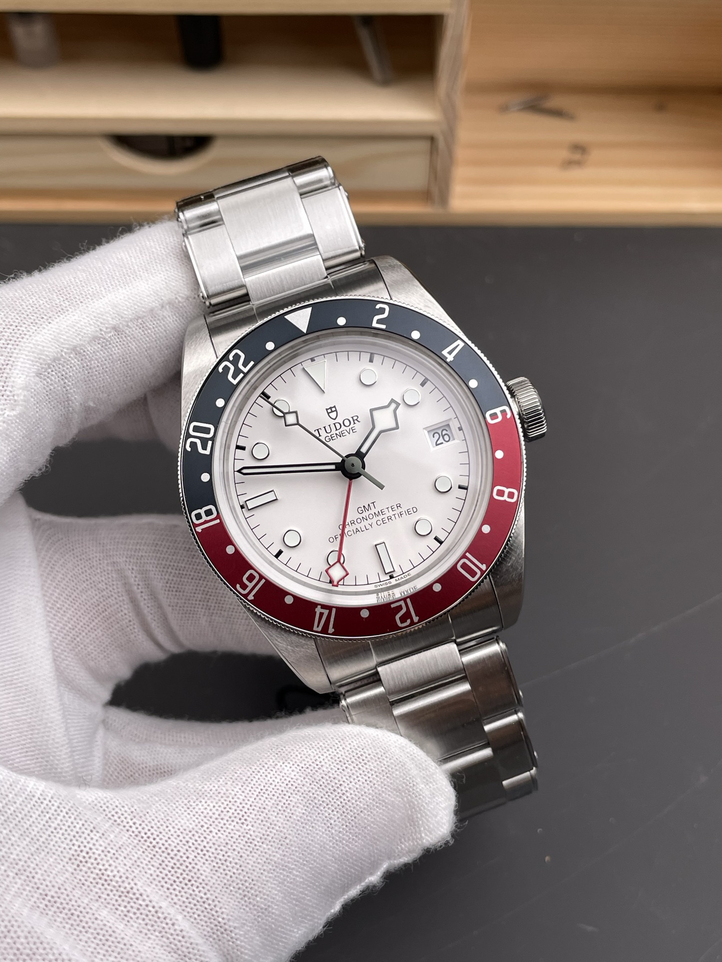 Tudor Black Bay GMT M79830RB-0010 dial and bezel detail super clone watch