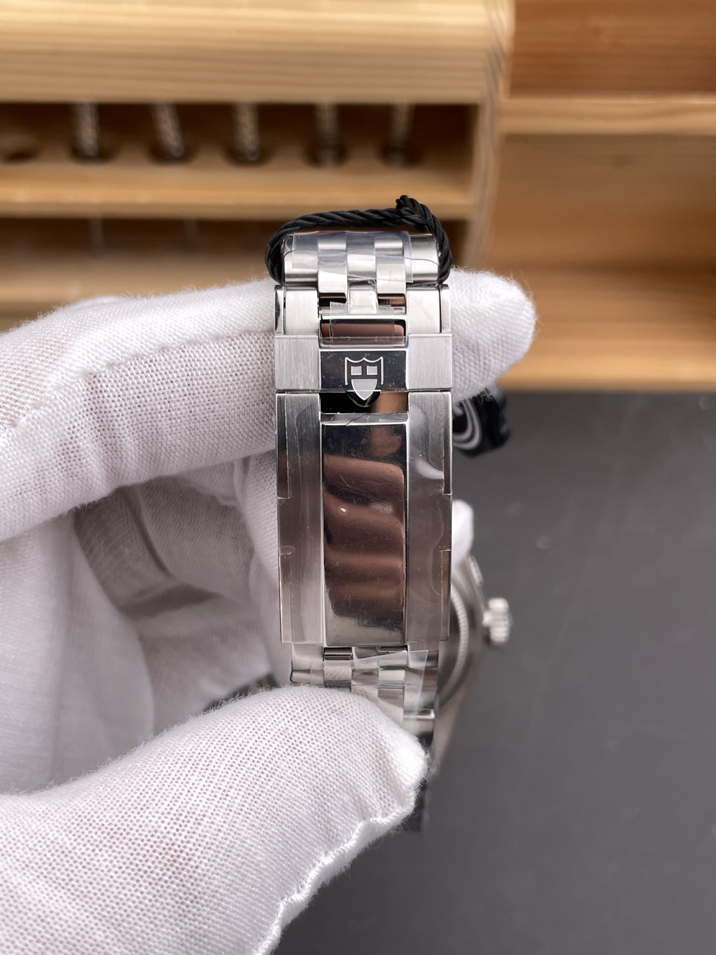 Tudor Black Bay M7941A1A0NU-0003 lume or strap detail super clone watch