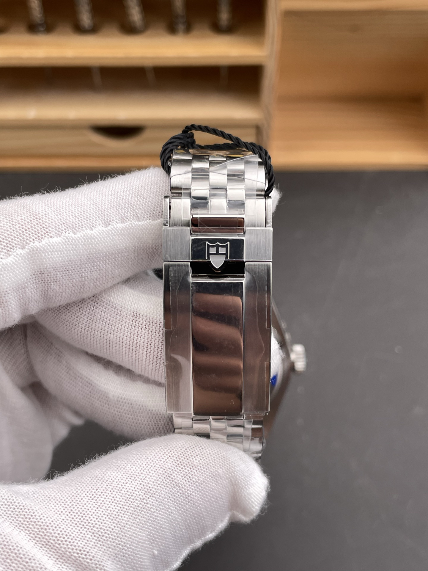 Tudor Black Bay M7941A1A0RU-0003 lume or strap detail super clone watch