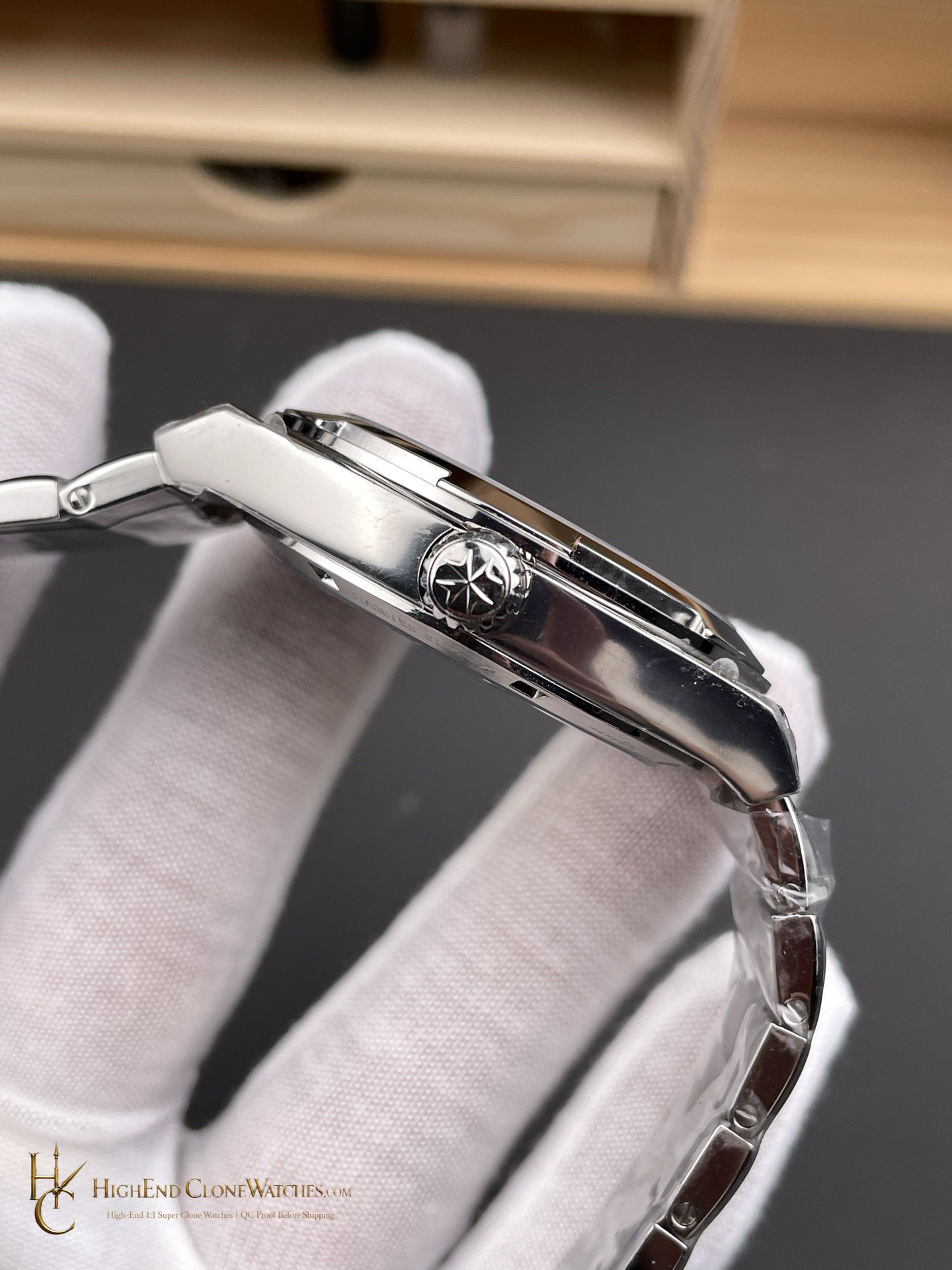 Vacheron Constantin Overseas 4500V/110A-B146 bezel detail super clone watch