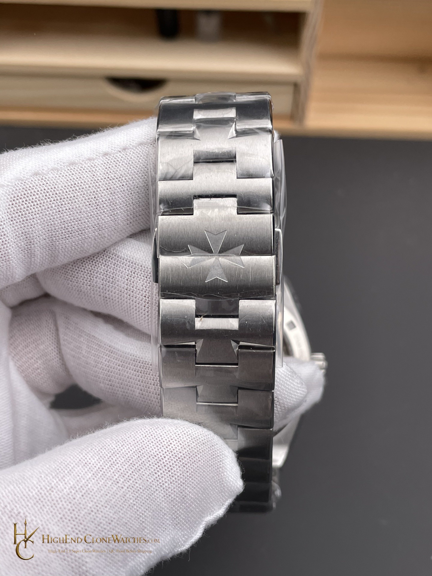 Vacheron Constantin Overseas 4500V/110A-B146 buckle or clasp detail super clone watch