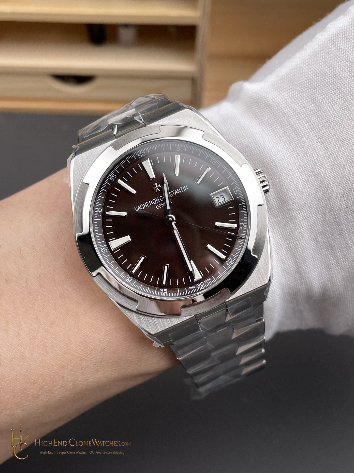 Vacheron Constantin Overseas 4500V/110A-B146 caseback view super clone watch