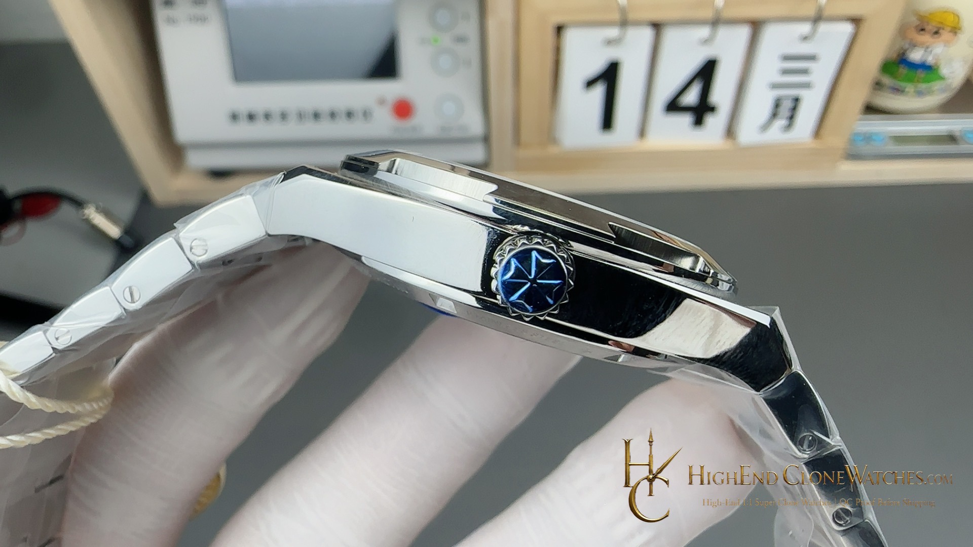 Vacheron Constantin Overseas 4500V/210A-B126 bezel detail super clone watch