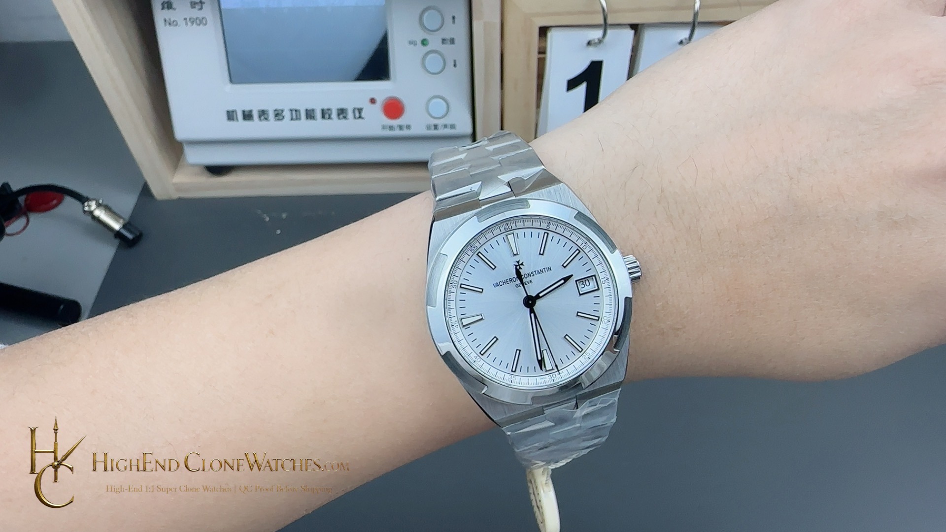 Vacheron Constantin Overseas 4500V/210A-B126 crown and case detail super clone watch