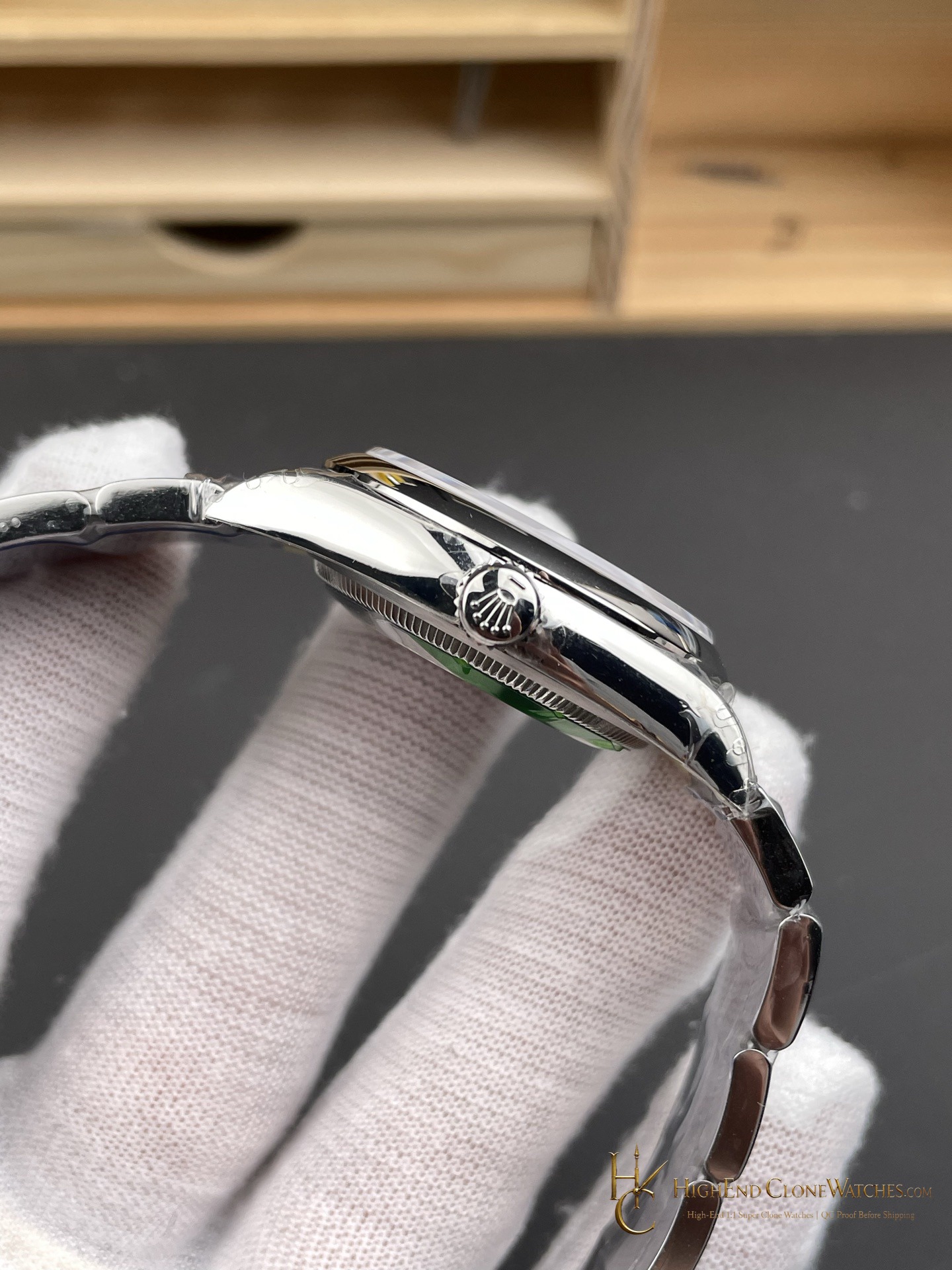 Rolex Oyster Perpetual 126000-0008 bezel detail super clone watch