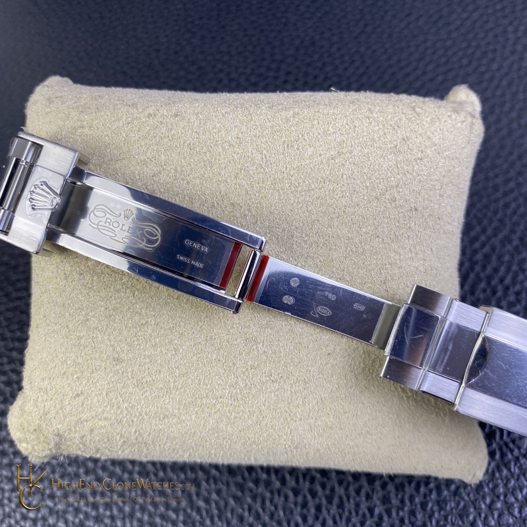 Rolex Submariner 116619LB buckle or clasp detail super clone watch